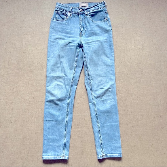 Everlane High Waist Straight Jean - Light Wash, regular length - Picture 2 of 6